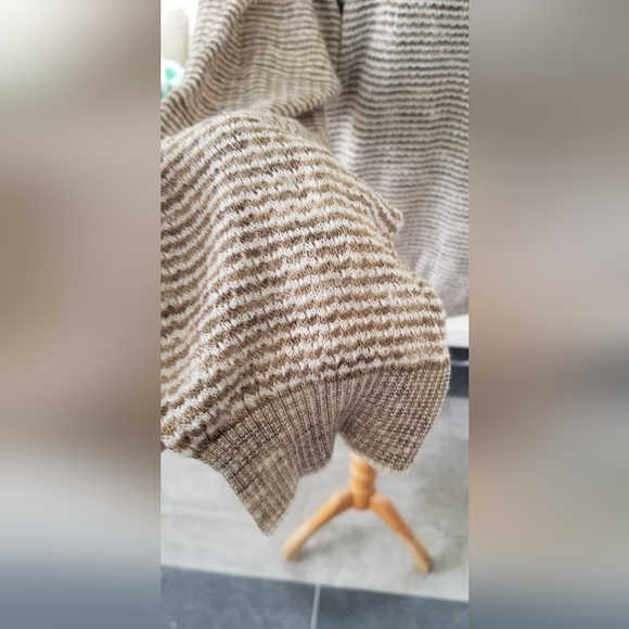 Sweater - Picture 2 of 4